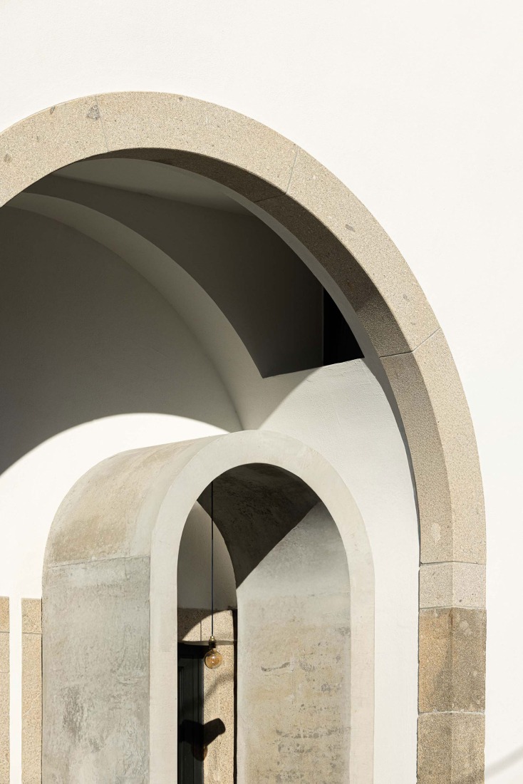Arch House by Tiago Sousa. Photograph by Ivo Tavares Studio.