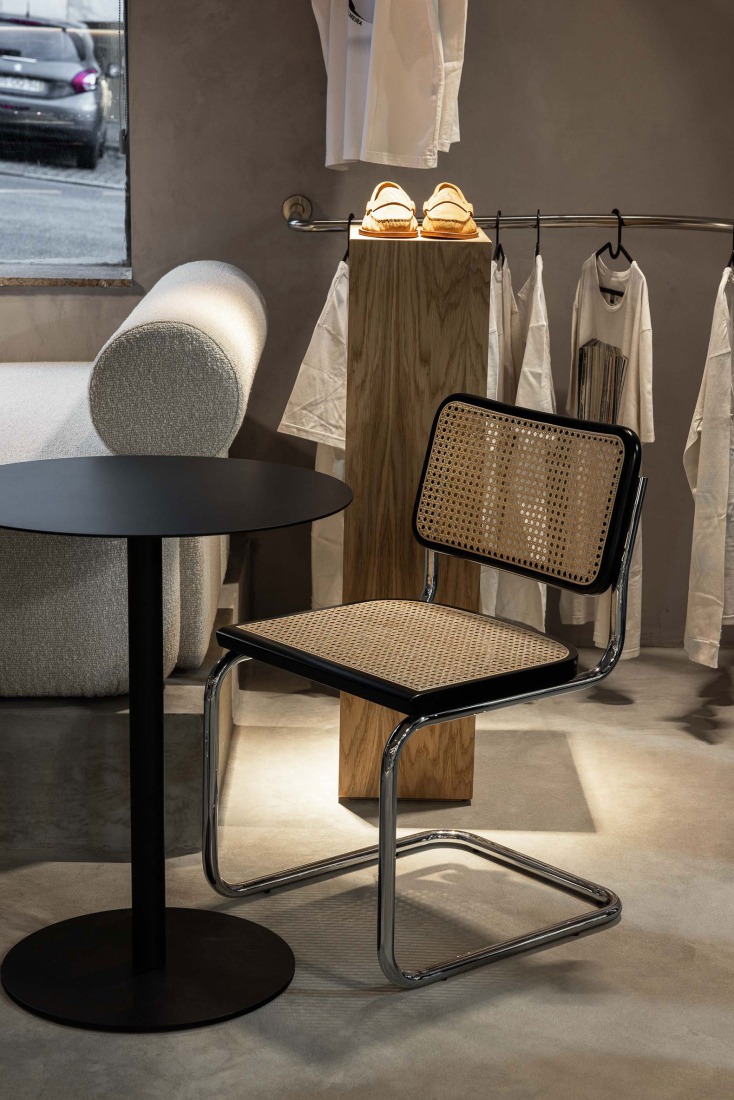 KI.art.music.coffee. by MAT Arquitetura e Interiores. Photograph by Ivo Tavares Studio.