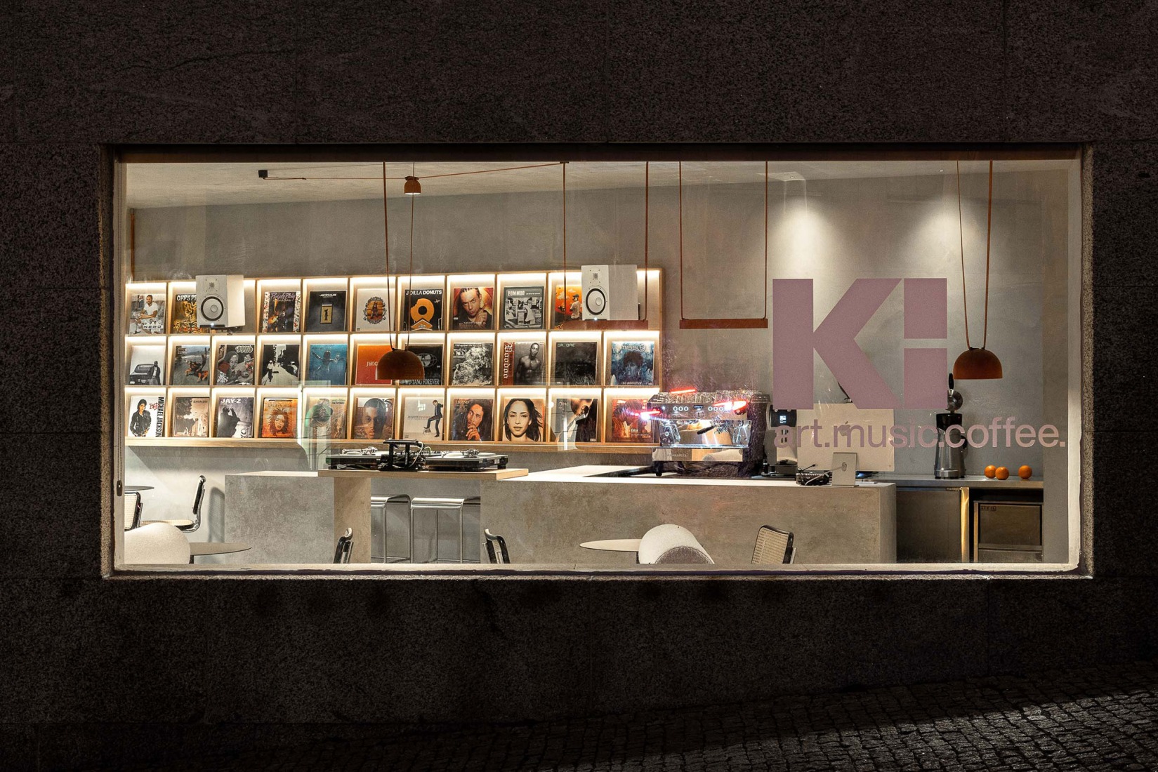 KI.art.music.coffee. by MAT Arquitetura e Interiores. Photograph by Ivo Tavares Studio.