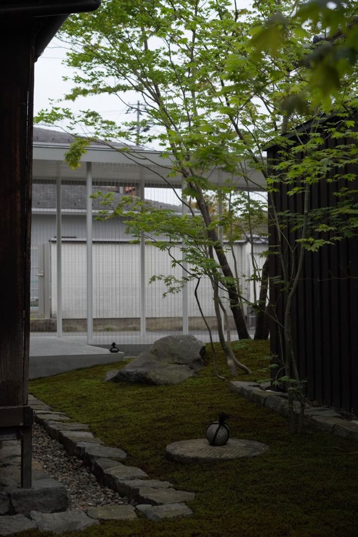 Renovation Project of an old house with thatched roof by Shotaro Oshima. Photograph by S.Kaimai.