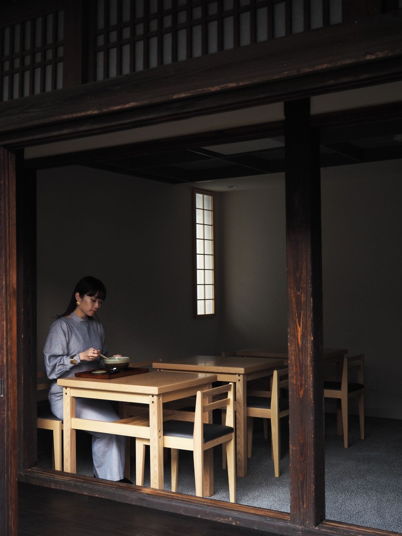 Renovation Project of an old house with thatched roof by Shotaro Oshima. Photograph by S.Kaimai.