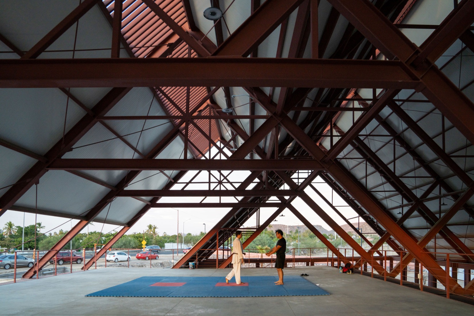 Sports Complex La Paz by CCA. Photograph by Jaime Navarro, courtesy of de Centro de Colaboración Arquitectónica (CCA).