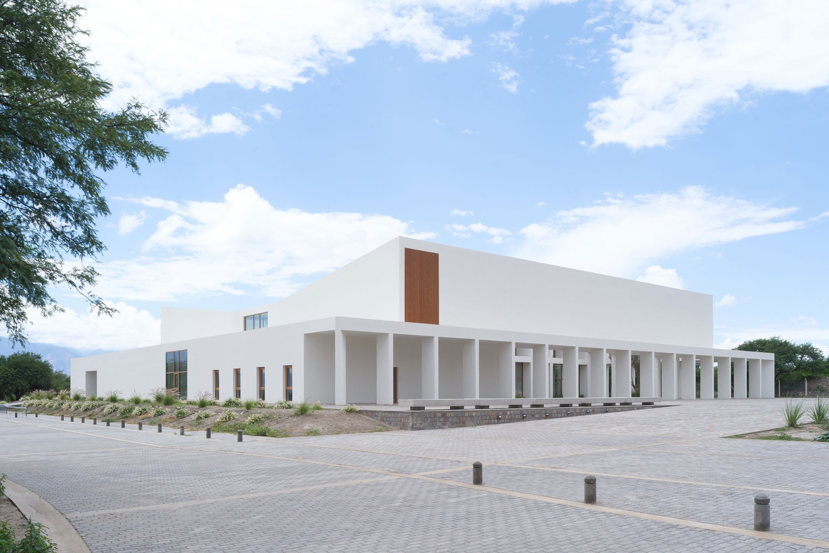 Centro de convenciones de Cafayate por Ignacio Carón, Fabio Estremera, Andres Francesconi, Ezequiel Spinelli. Fotografía por Javier Agustin Rojas.