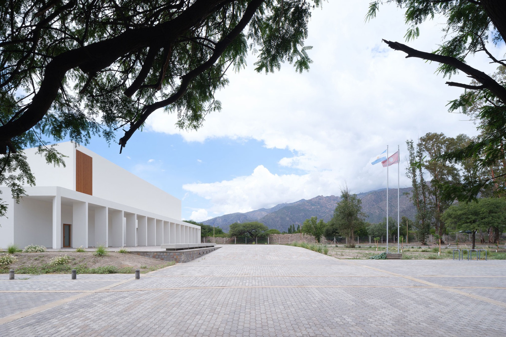 Centro de convenciones de Cafayate por Ignacio Carón, Fabio Estremera, Andres Francesconi, Ezequiel Spinelli. Fotografía por Javier Agustin Rojas.