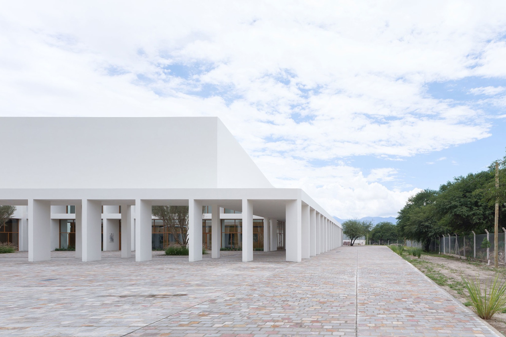 Centro de convenciones de Cafayate por Ignacio Carón, Fabio Estremera, Andres Francesconi, Ezequiel Spinelli. Fotografía por Javier Agustin Rojas.