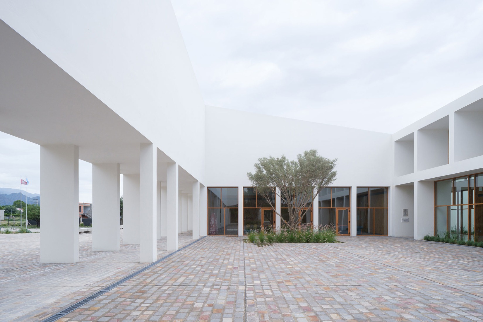 Centro de convenciones de Cafayate por Ignacio Carón, Fabio Estremera, Andres Francesconi, Ezequiel Spinelli. Fotografía por Javier Agustin Rojas.