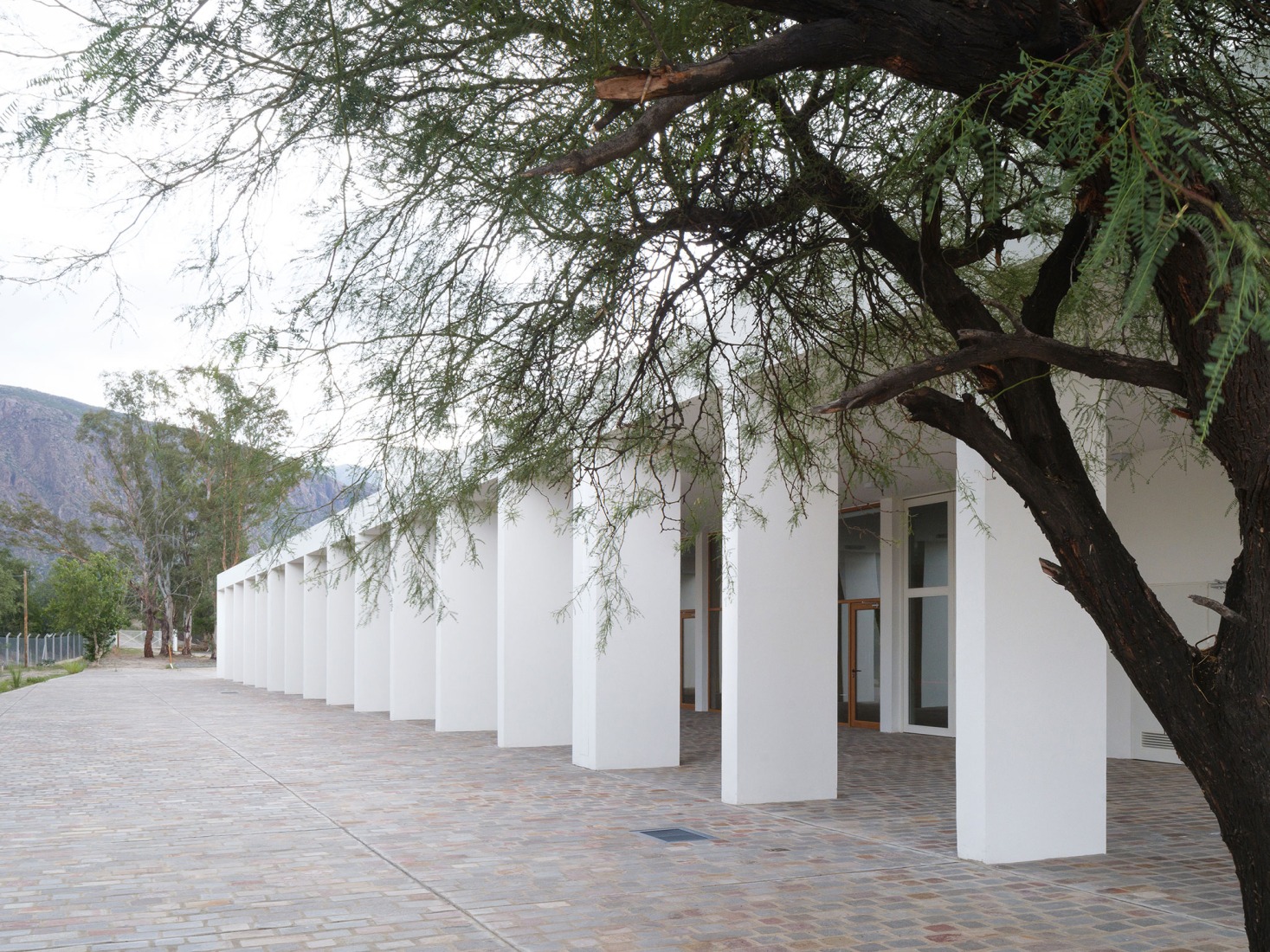 Centro de convenciones de Cafayate por Ignacio Carón, Fabio Estremera, Andres Francesconi, Ezequiel Spinelli. Fotografía por Javier Agustin Rojas.