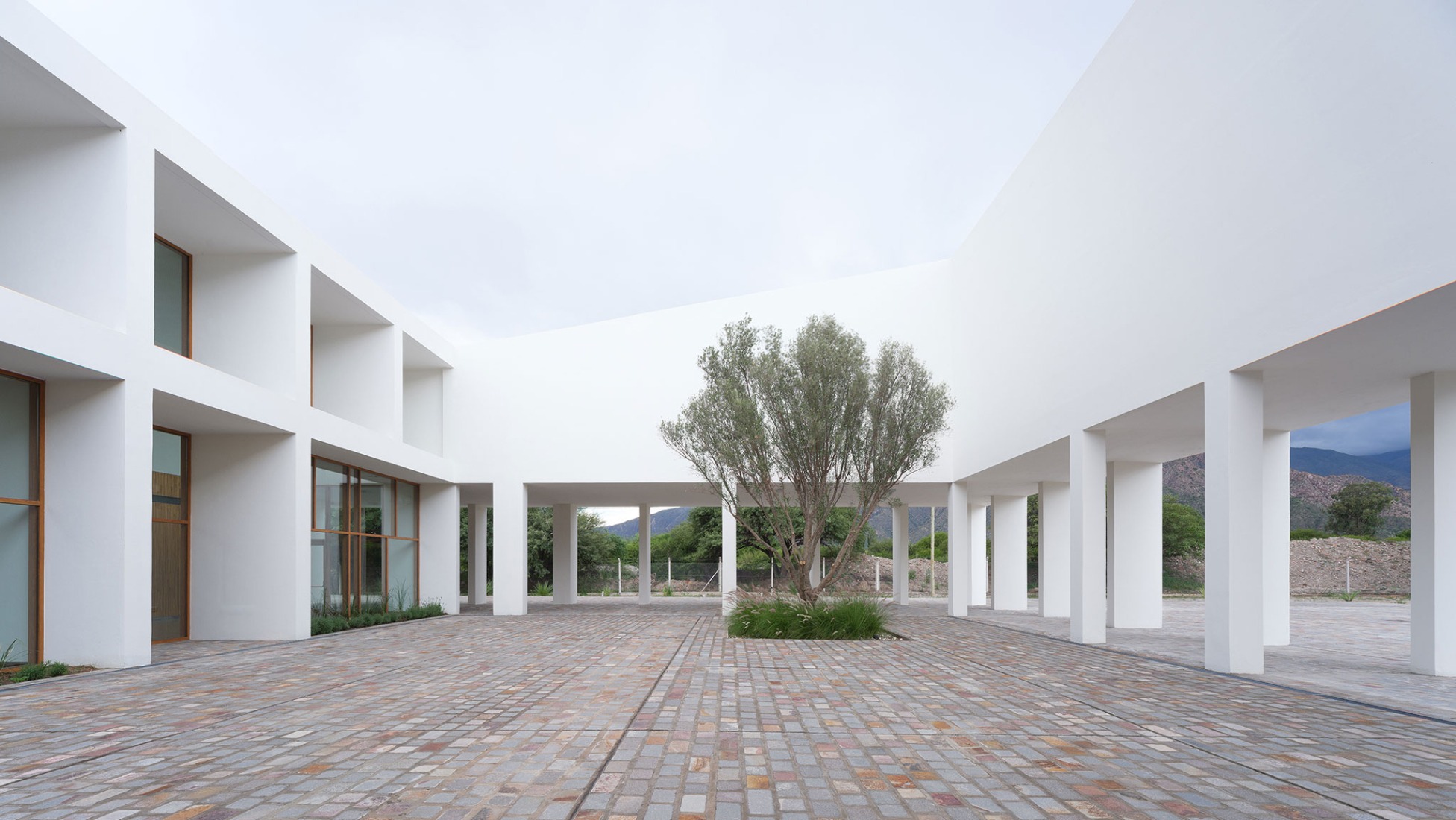 Centro de convenciones de Cafayate por Ignacio Carón, Fabio Estremera, Andres Francesconi, Ezequiel Spinelli. Fotografía por Javier Agustin Rojas.