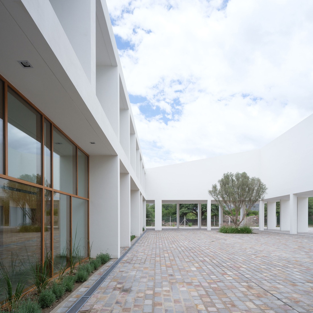 Centro de convenciones de Cafayate por Ignacio Carón, Fabio Estremera, Andres Francesconi, Ezequiel Spinelli. Fotografía por Javier Agustin Rojas.