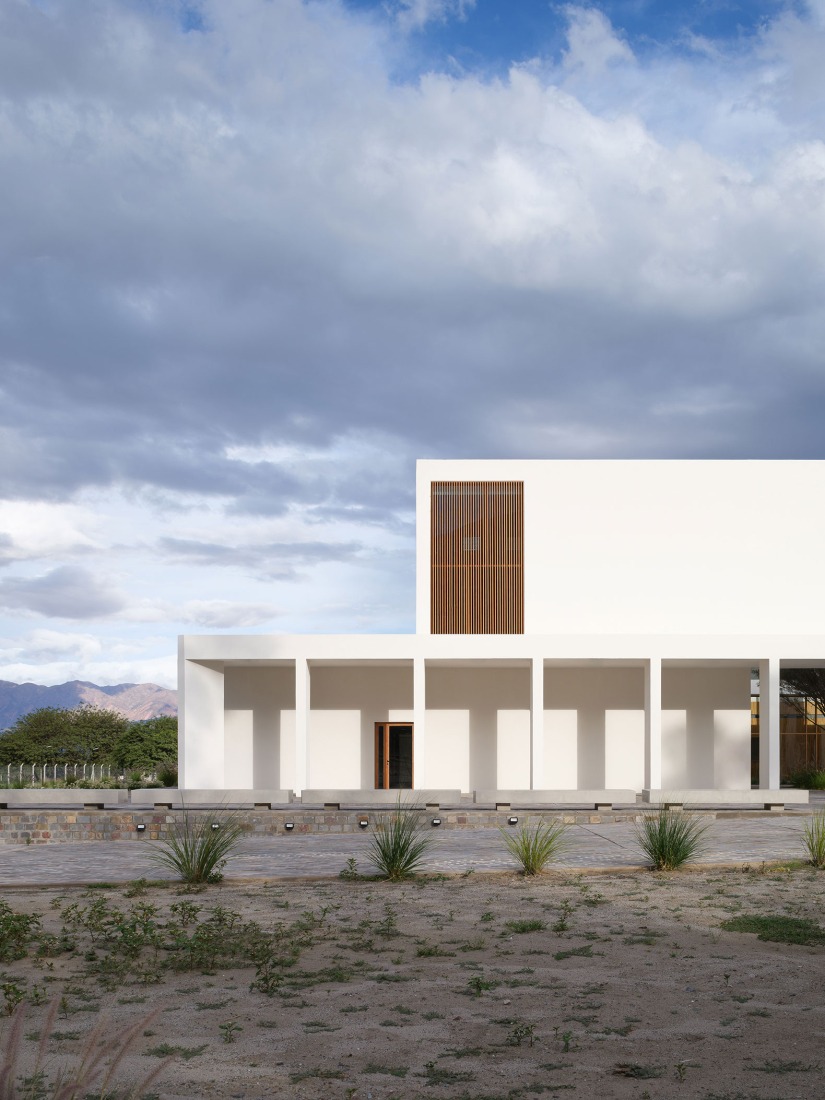 Centro de convenciones de Cafayate por Ignacio Carón, Fabio Estremera, Andres Francesconi, Ezequiel Spinelli. Fotografía por Javier Agustin Rojas.