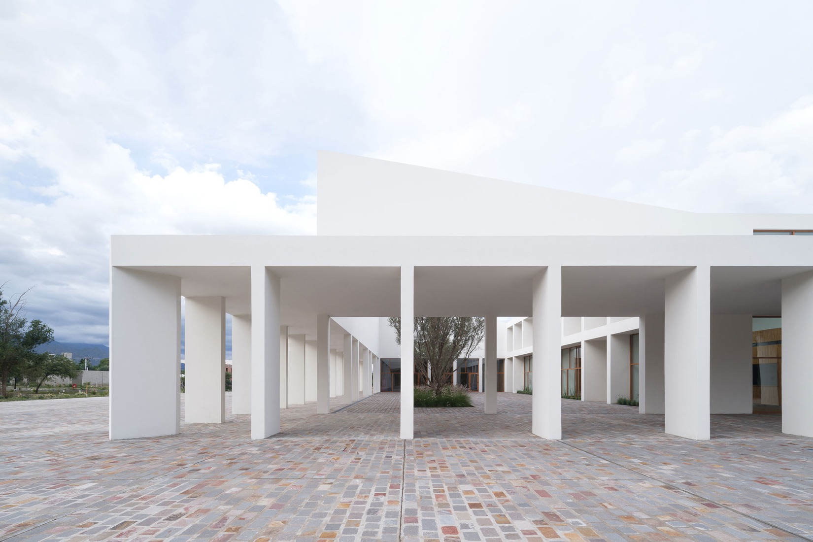 Centro de convenciones de Cafayate por Ignacio Carón, Fabio Estremera, Andres Francesconi, Ezequiel Spinelli. Fotografía por Javier Agustin Rojas.