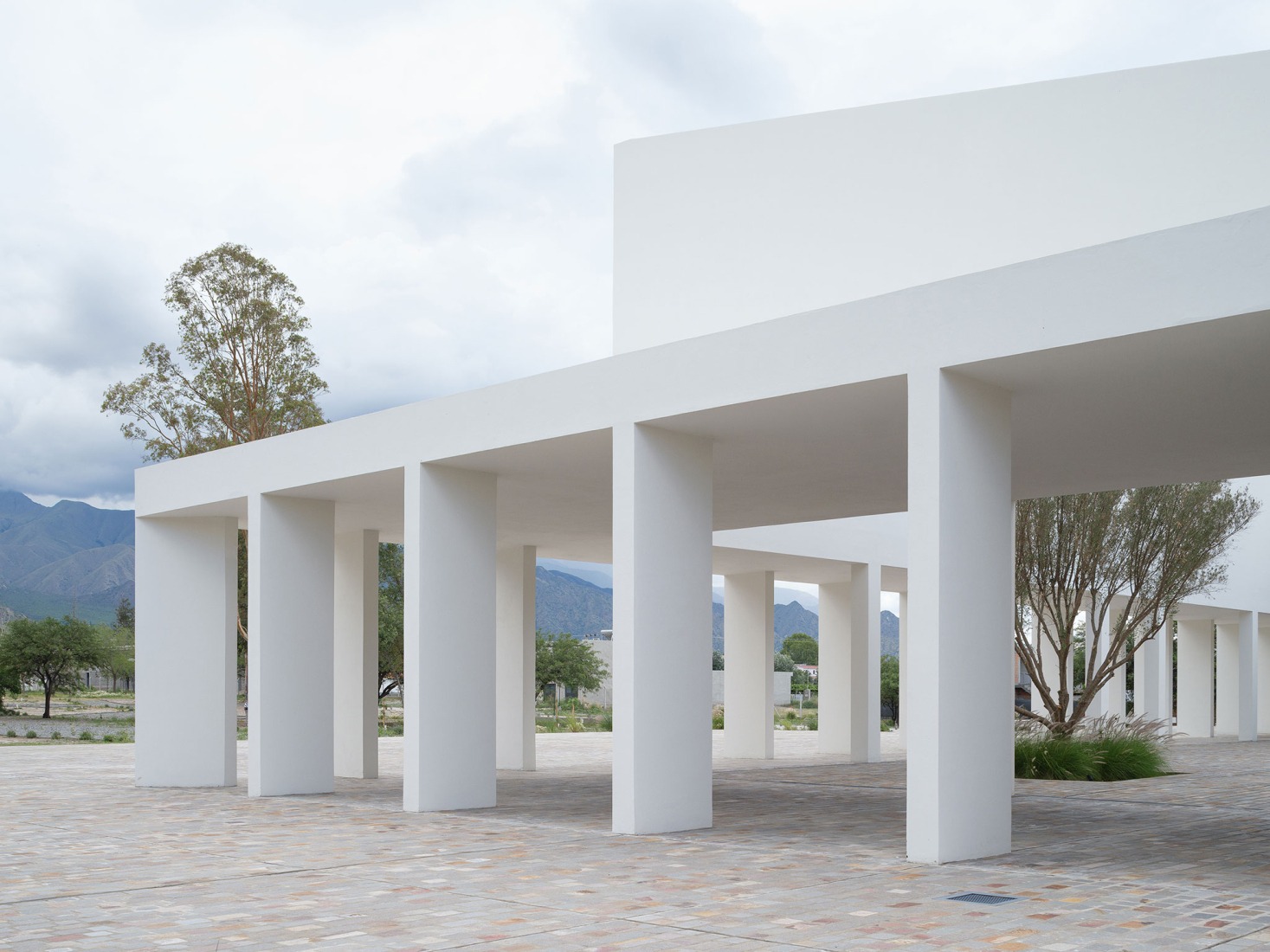 Centro de convenciones de Cafayate por Ignacio Carón, Fabio Estremera, Andres Francesconi, Ezequiel Spinelli. Fotografía por Javier Agustin Rojas.