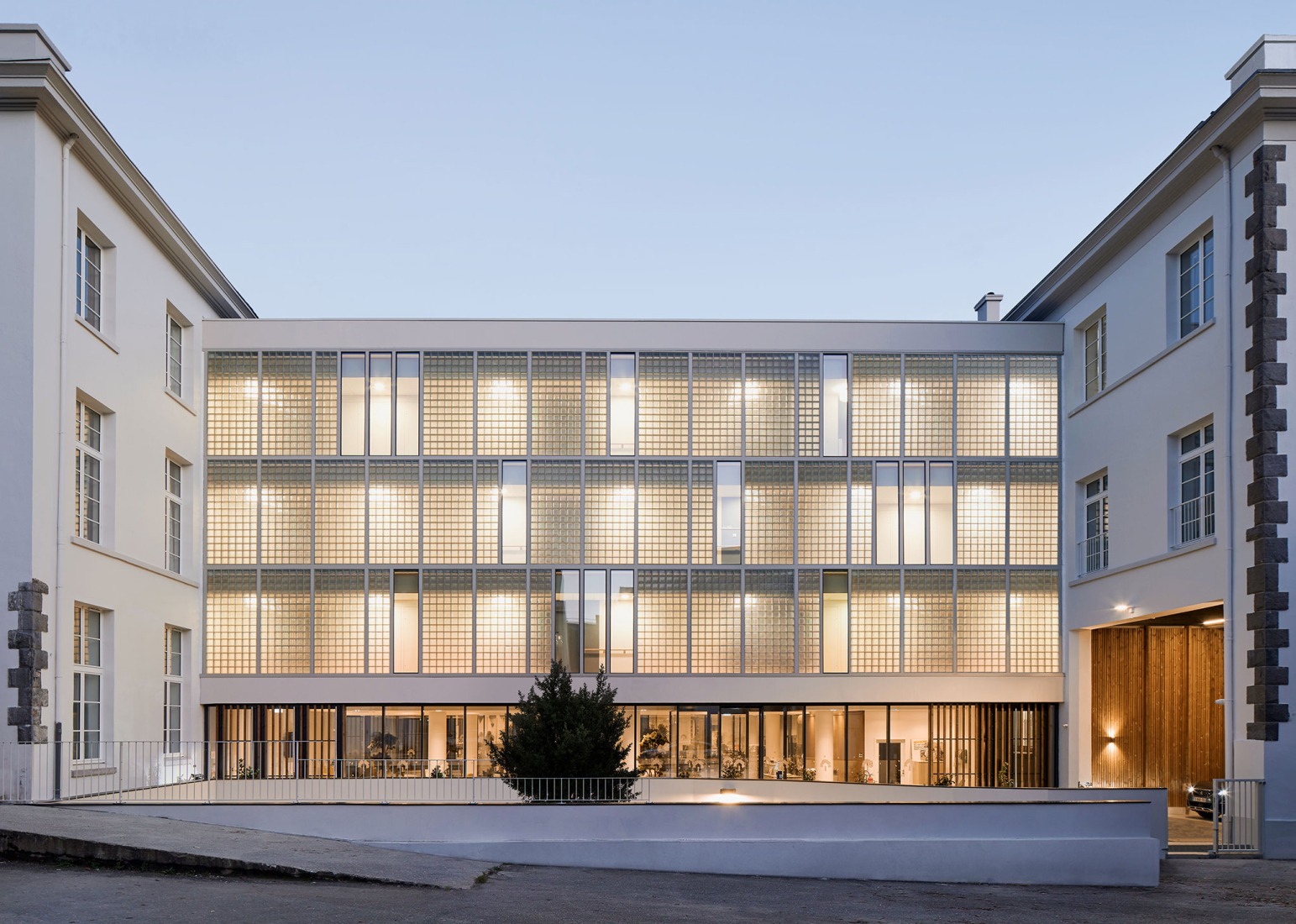 Renovation of a historic post office by Chatillon Architectes. Photograph by Antoine Mercusot.