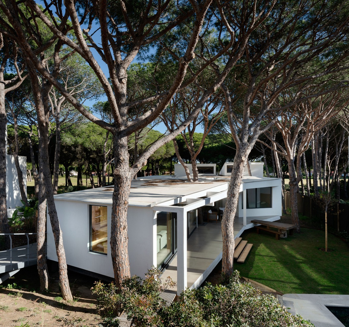 Casa Pinola por Lisabesur Arquitectos. Fotografía por Jesús Granada.