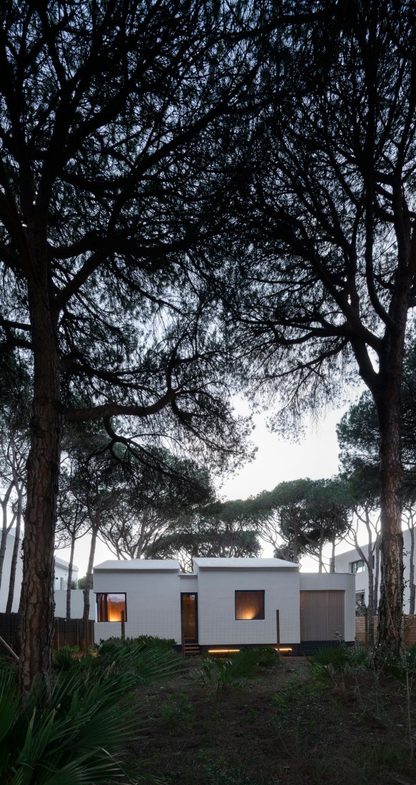 Casa Pinola por Lisabesur Arquitectos. Fotografía por Jesús Granada.