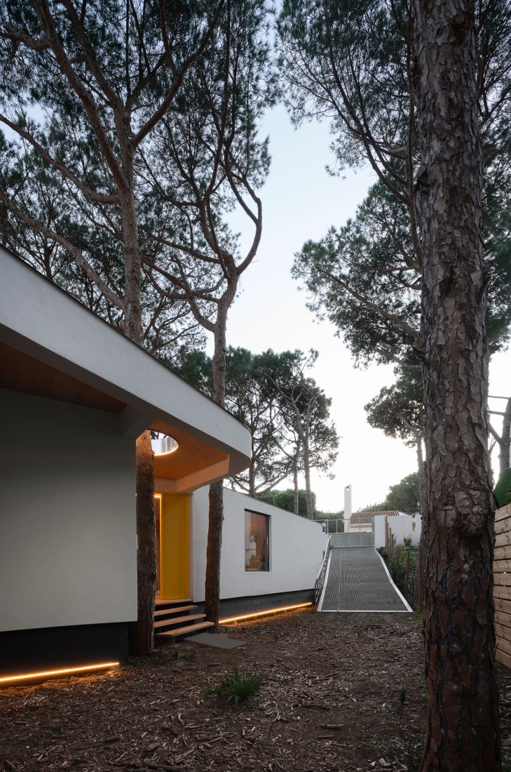 Casa Pinola por Lisabesur Arquitectos. Fotografía por Jesús Granada.