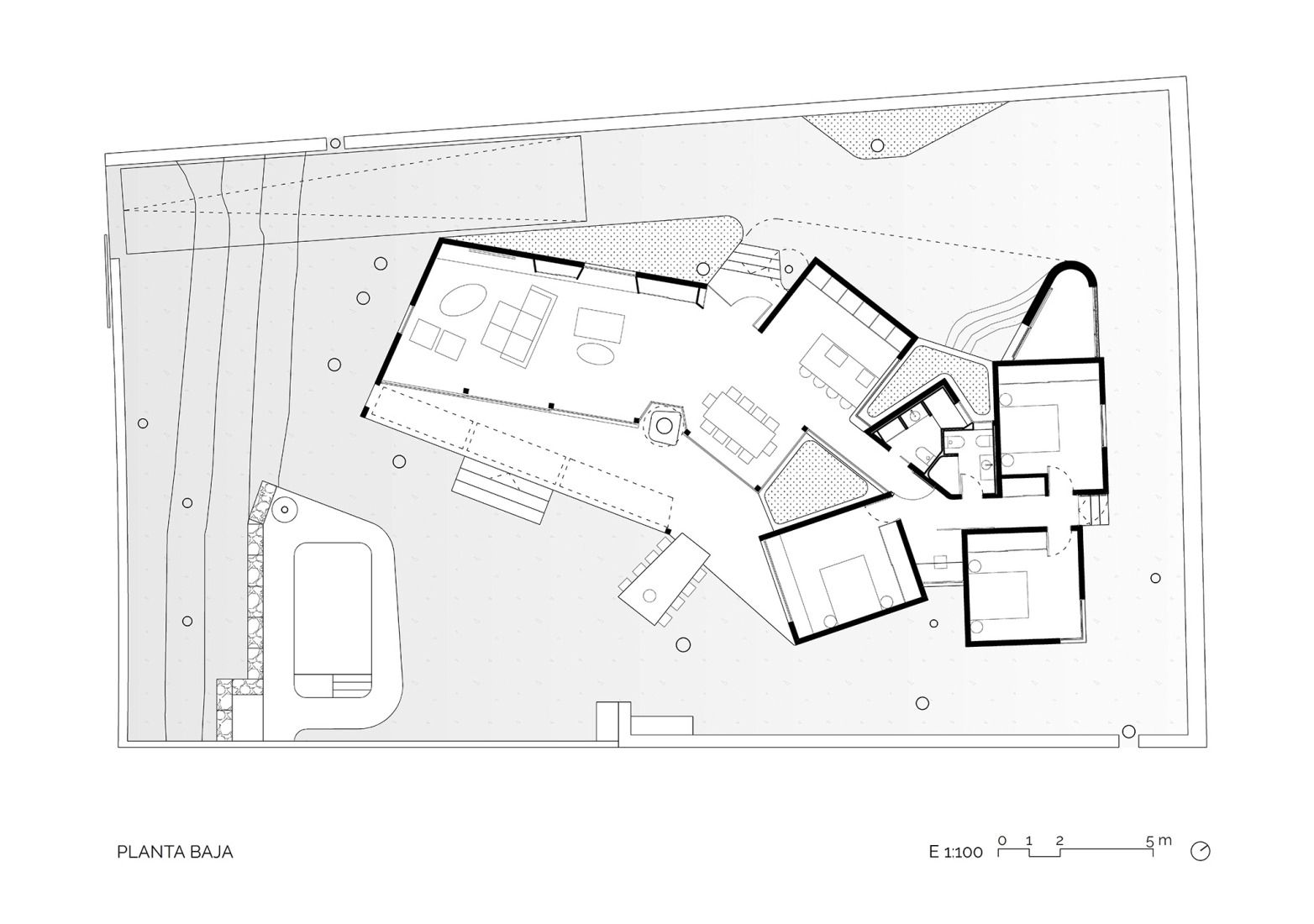 Plano de planta baja. Casa Pinola por Lisabesur Arquitectos.