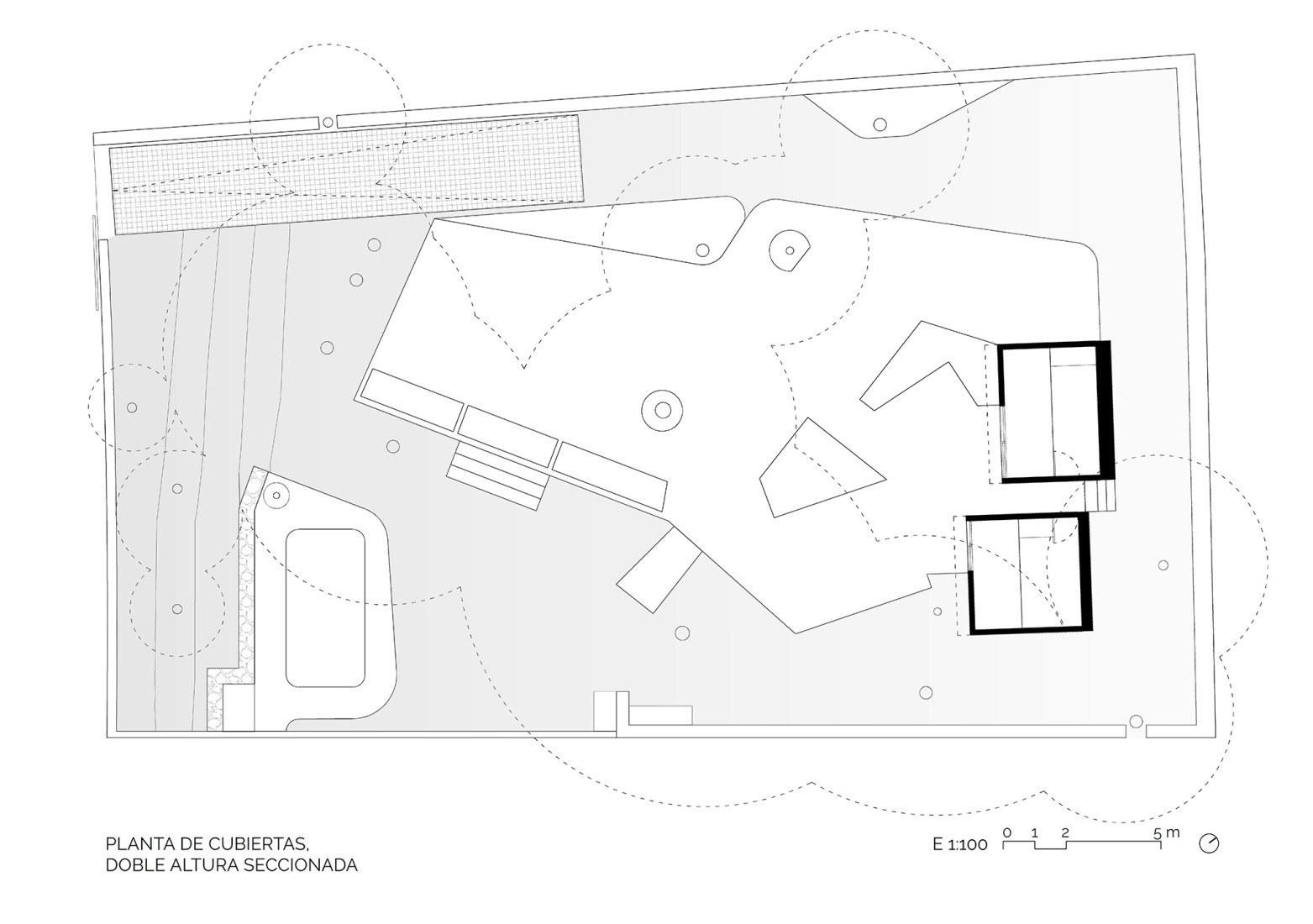 Plano de planta de cubiertas. Casa Pinola por Lisabesur Arquitectos.
