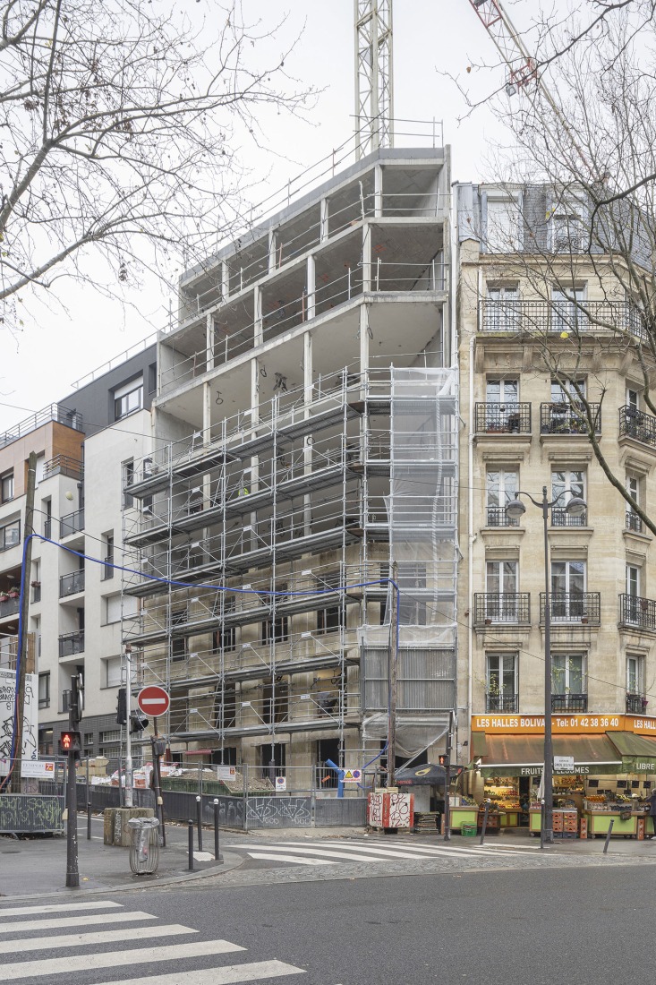 Construction. 15 housing units in solid stone, timber and hemp concrete by MAO Architectes. Photograph by Cyrille Lallement.
