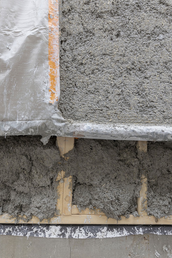 Construction. 15 housing units in solid stone, timber and hemp concrete by MAO Architectes. Photograph by Cyrille Lallement.