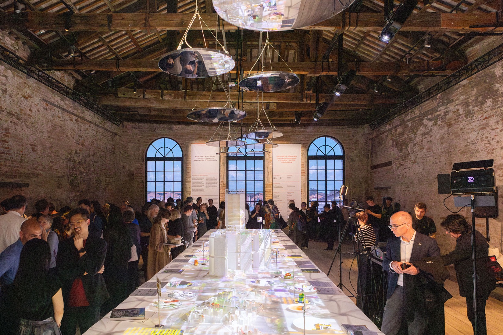 International visitors taking in the exhibition "Rasa-Tabula-Singapura" at the Singapore Pavilion, located at the Arsenale in Venice, as part of the 19th International Architecture Exhibition – La Biennale di Venezia. Photograph by Giulio Boem.