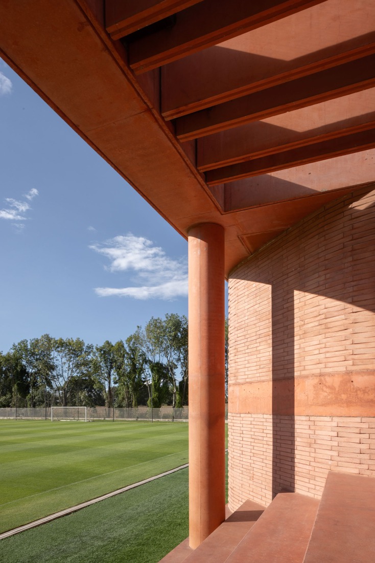 Atlas Football Academy by Sordo Madaleno. Photograph by Oscar Caballero.