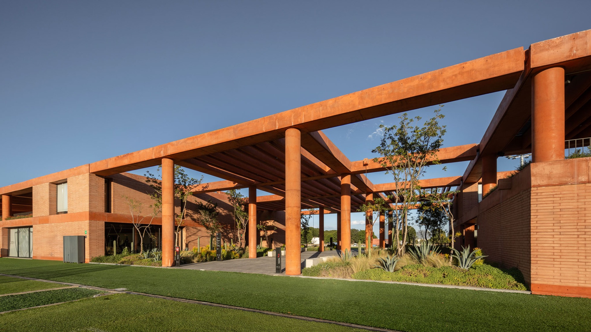 Atlas Football Academy by Sordo Madaleno. Photograph by Oscar Caballero.