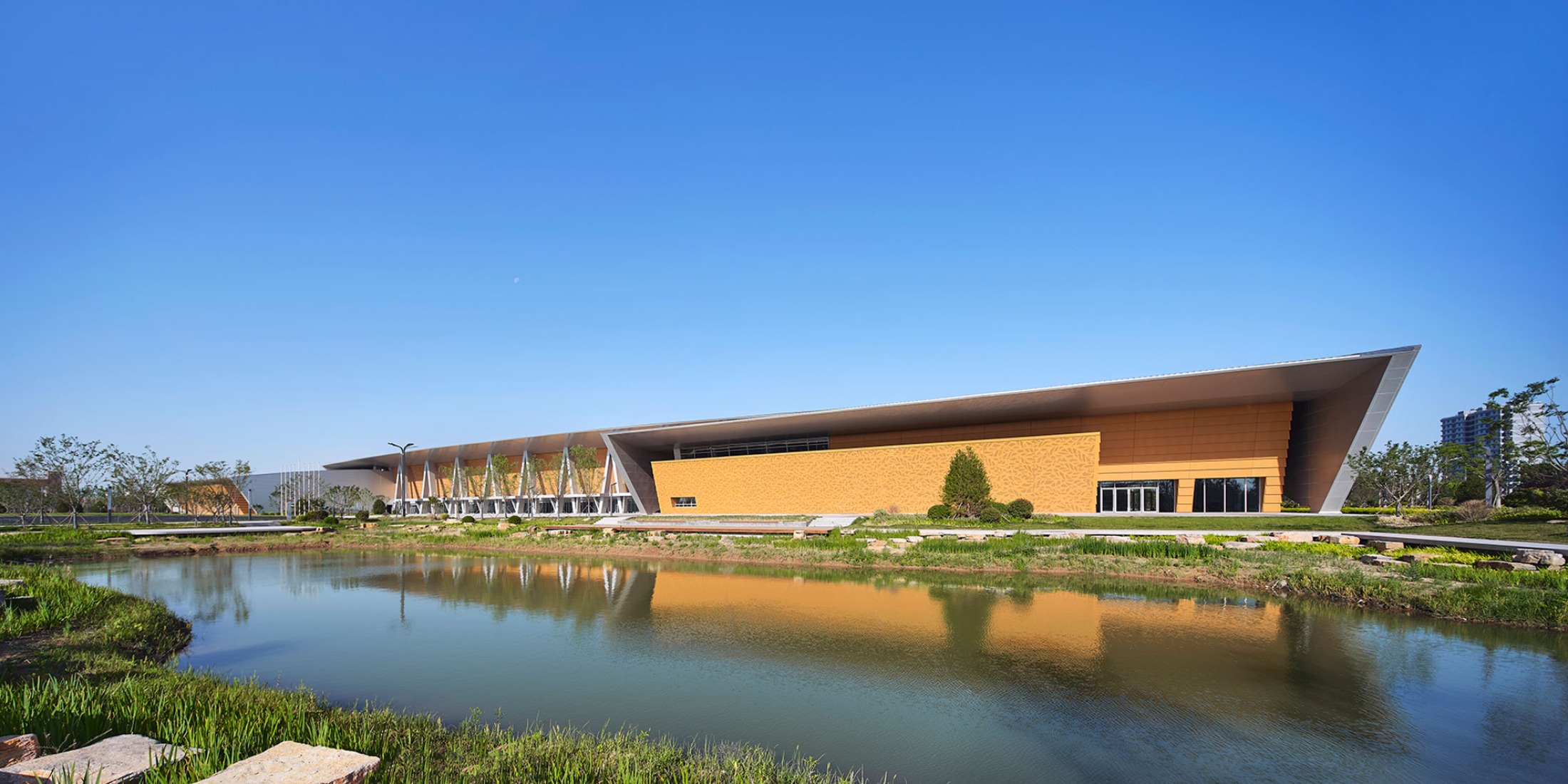 Centro de servicios de comercialización de productos agrícolas del delta del Río Amarillo por UAD. Fotografía por ZY Studio.