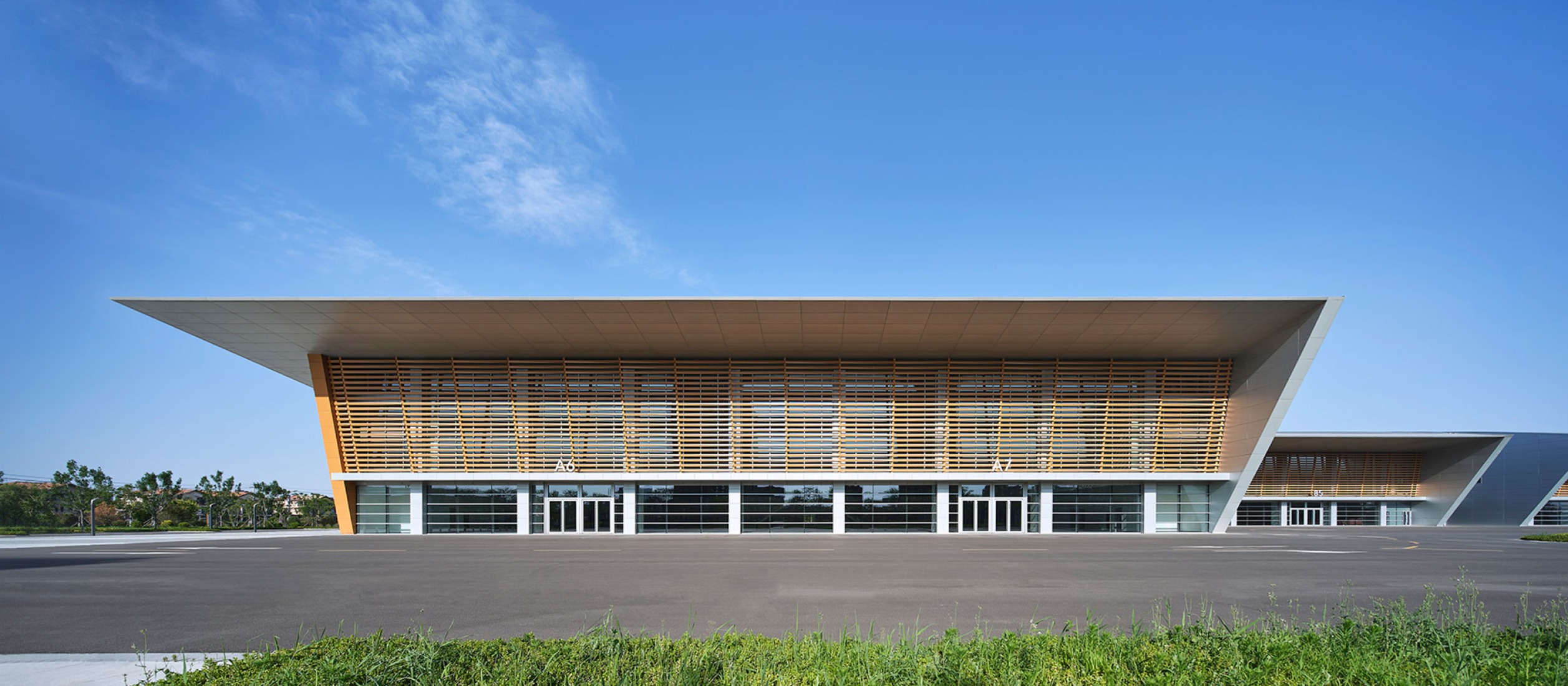 Centro de servicios de comercialización de productos agrícolas del delta del Río Amarillo por UAD. Fotografía por ZY Studio.