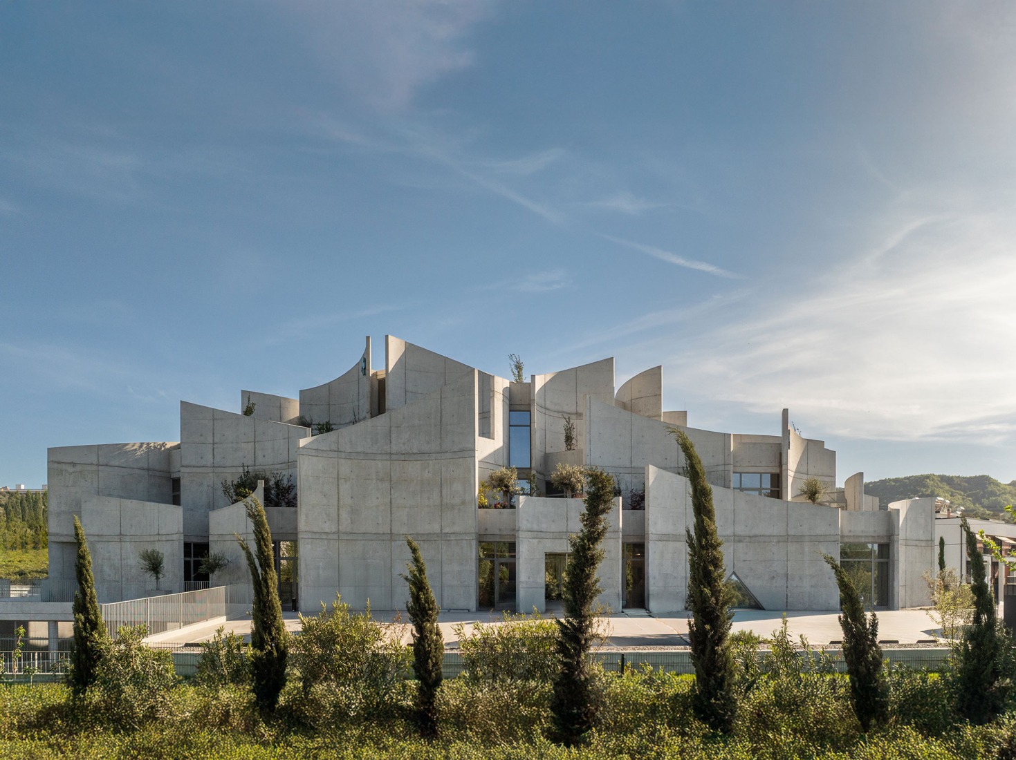 VET HOSPITAL por Davide Macullo Architects. Fotografía por Leonit Ibrahimi.
