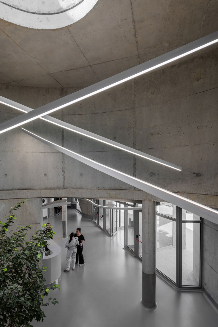 VET HOSPITAL por Davide Macullo Architects. Fotografía por Leonit Ibrahimi.