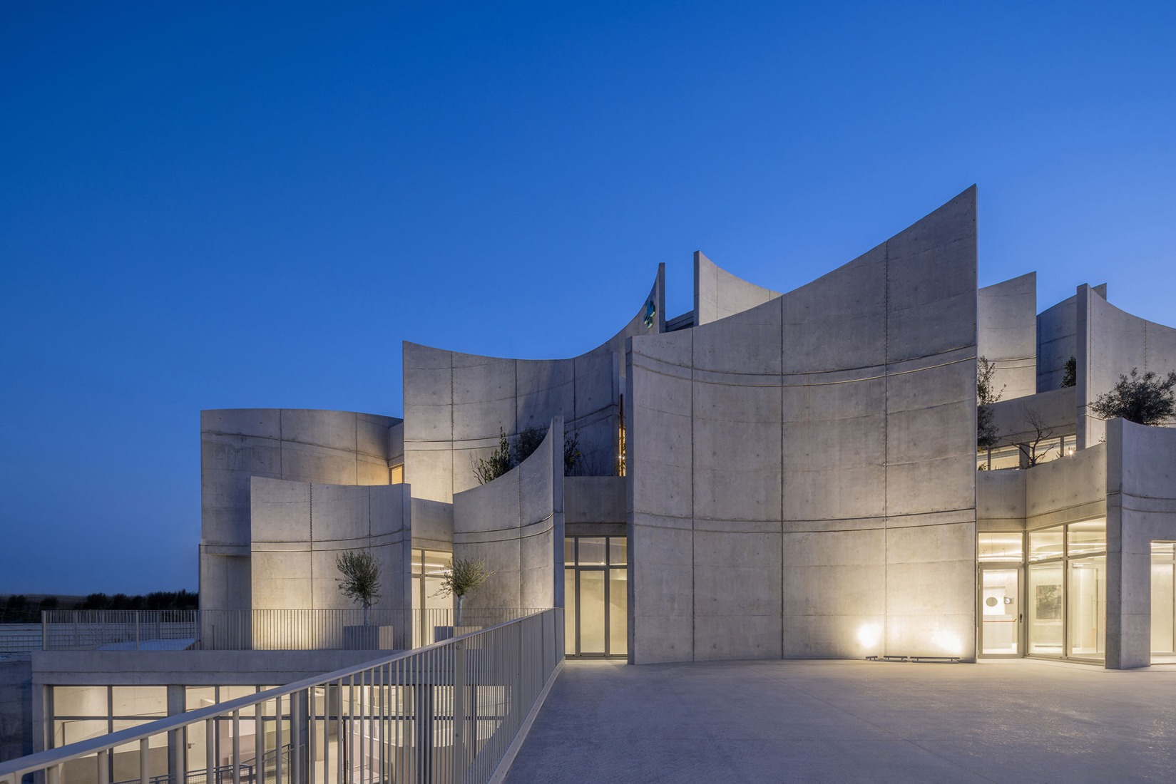 VET HOSPITAL por Davide Macullo Architects. Fotografía por Leonit Ibrahimi.
