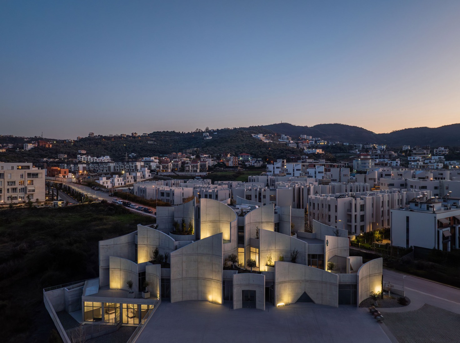 VET HOSPITAL por Davide Macullo Architects. Fotografía por Leonit Ibrahimi.