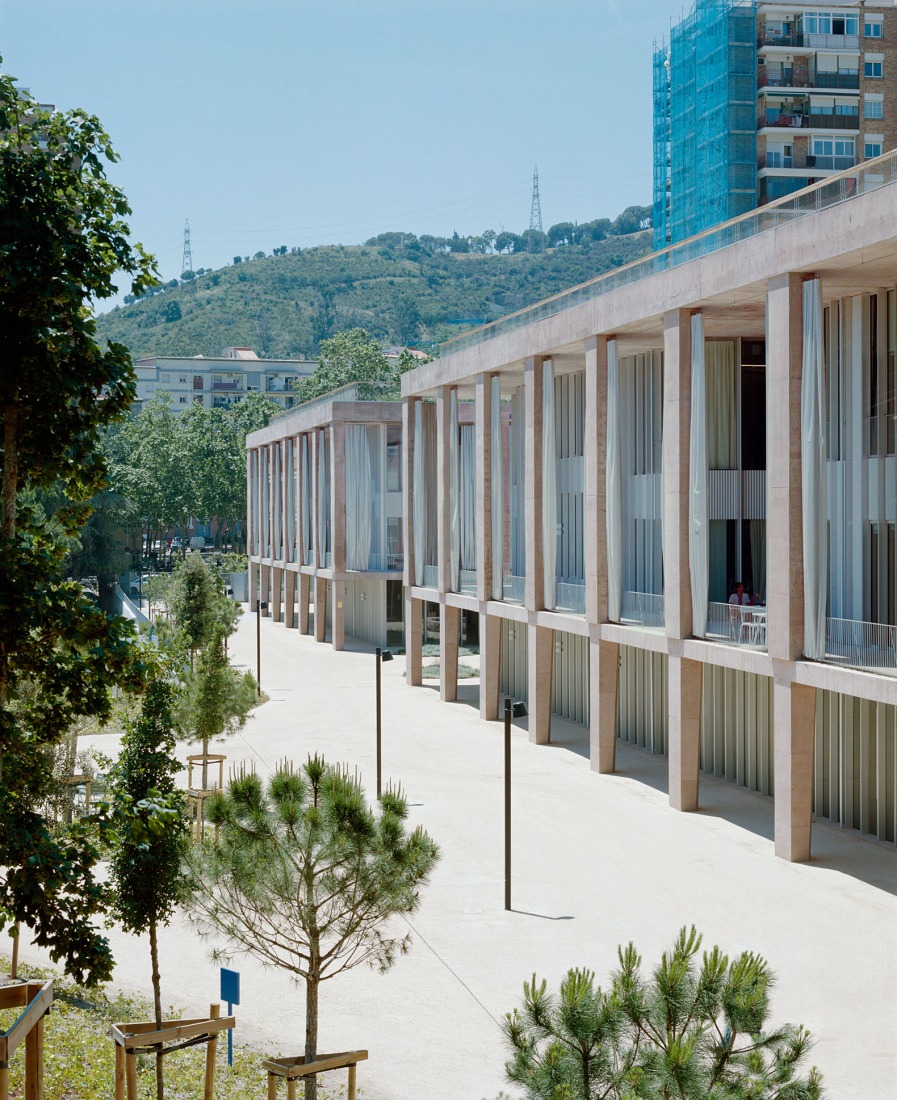 VHIR Vall d’Hebron Campus Research Center by BAAS + ESPINET/UBACH. Photograph by Gregori Civera.