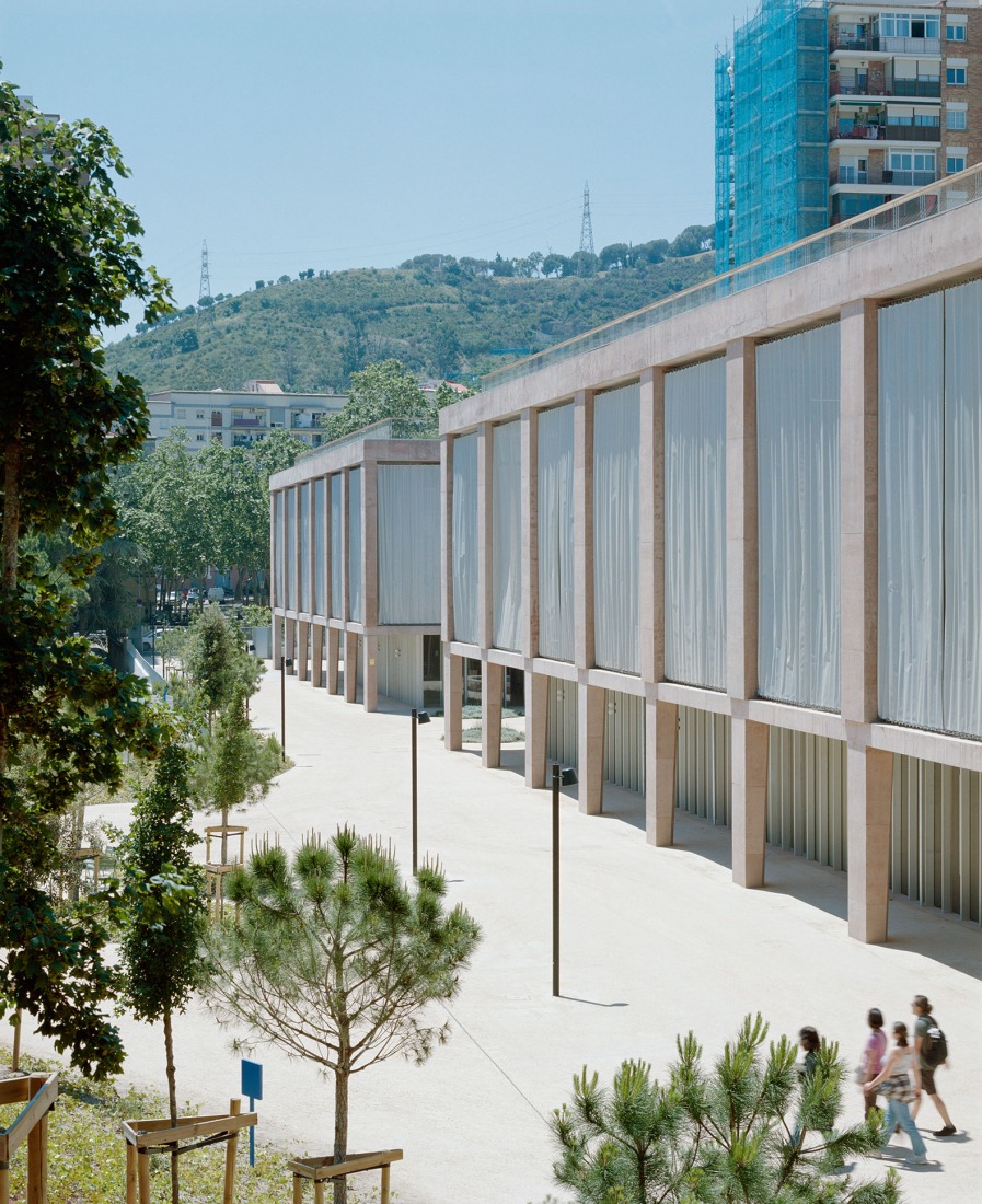 VHIR Vall d’Hebron Campus Research Center by BAAS + ESPINET/UBACH. Photograph by Gregori Civera.