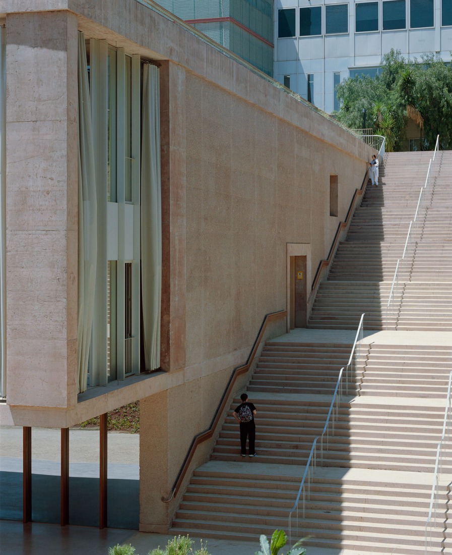 VHIR Vall d’Hebron Campus Research Center by BAAS + ESPINET/UBACH. Photograph by Gregori Civera.