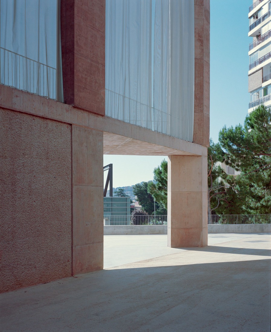 VHIR Vall d’Hebron Campus Research Center by BAAS + ESPINET/UBACH. Photograph by Gregori Civera.