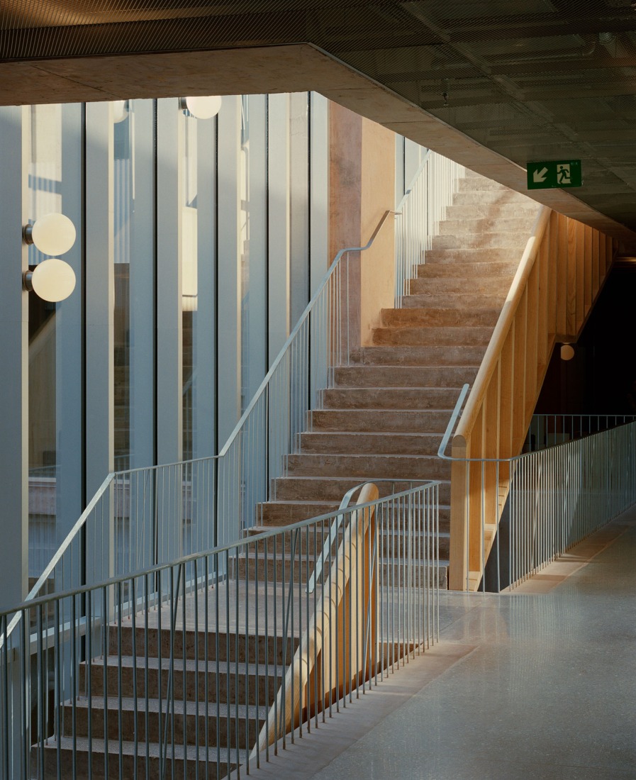 VHIR Vall d’Hebron Campus Research Center by BAAS + ESPINET/UBACH. Photograph by Gregori Civera.