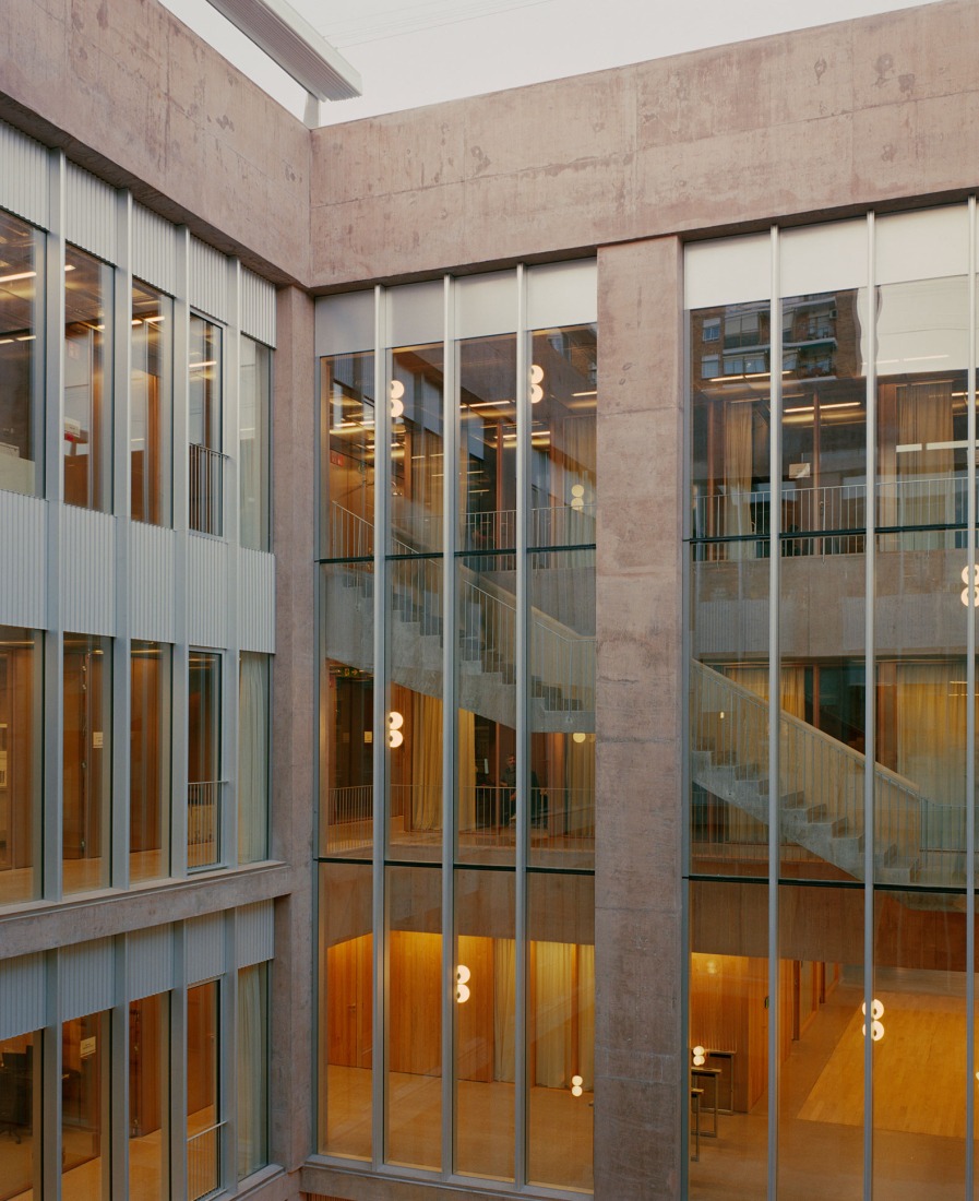 VHIR Vall d’Hebron Campus Research Center by BAAS + ESPINET/UBACH. Photograph by Gregori Civera.