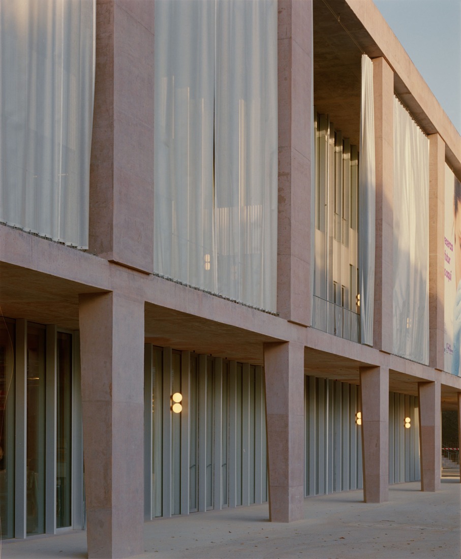VHIR Vall d’Hebron Campus Research Center by BAAS + ESPINET/UBACH. Photograph by Gregori Civera.
