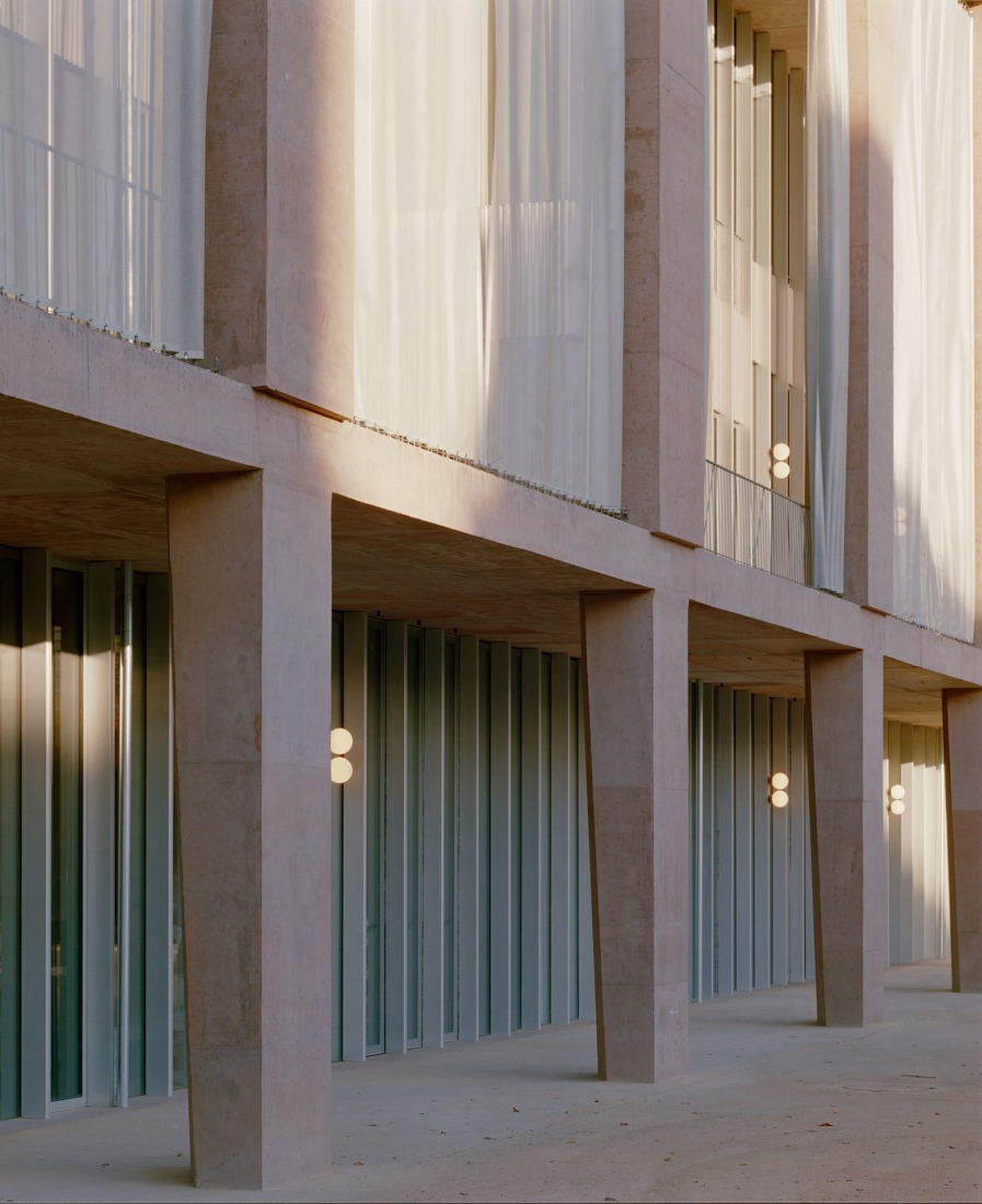 VHIR Vall d’Hebron Campus Research Center by BAAS + ESPINET/UBACH. Photograph by Gregori Civera.