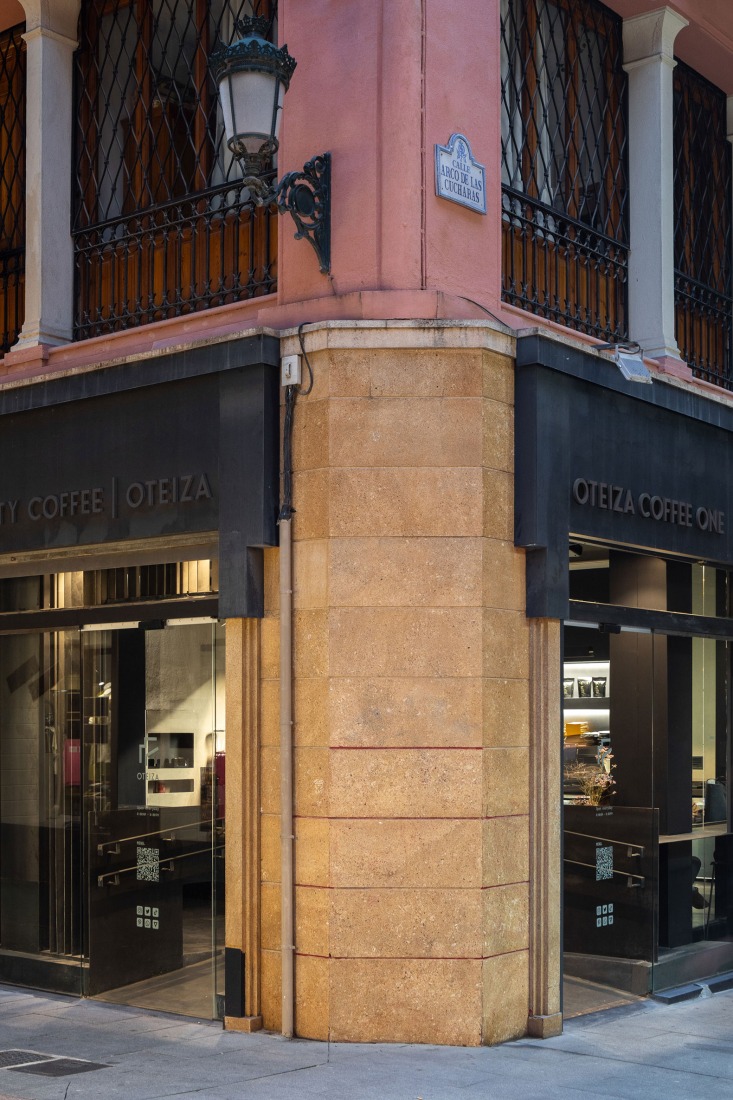 Oteiza One Coffee Shop por Bauart studio, Arkygra Arquitectos. Fotografía por Fernando Schapochnick.