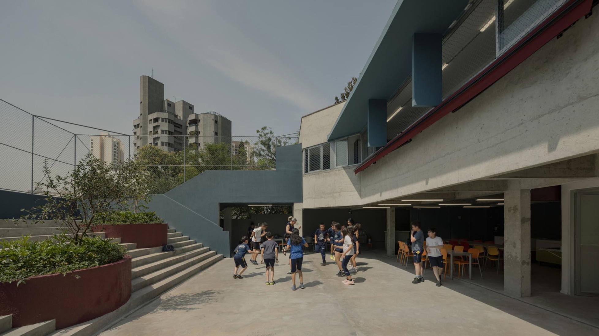 São Sabas College by Guido Otero Arquitetura. Photograph by Federico Cairoli.