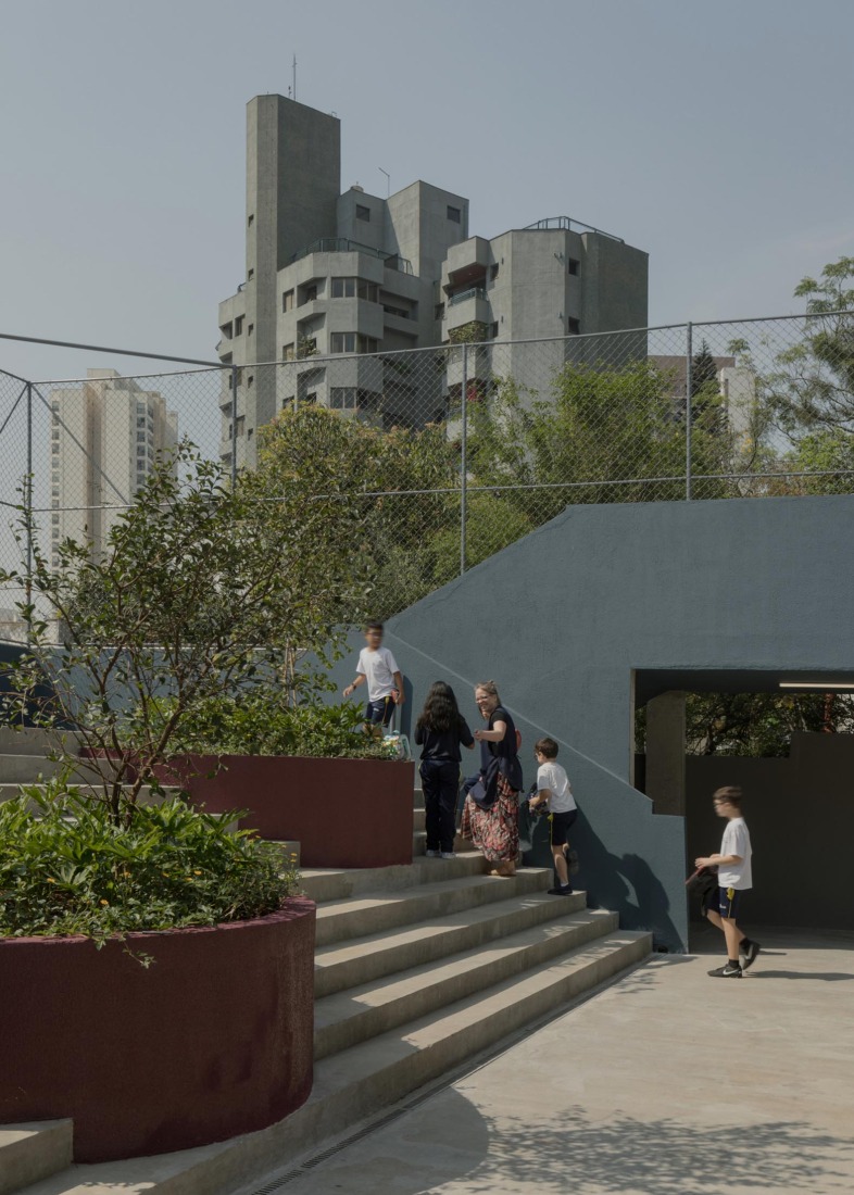 São Sabas College by Guido Otero Arquitetura. Photograph by Federico Cairoli.
