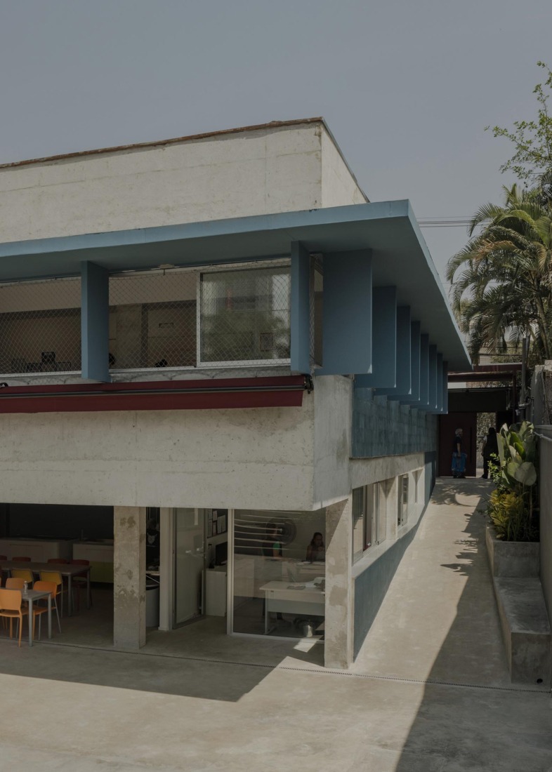 São Sabas College by Guido Otero Arquitetura. Photograph by Federico Cairoli.