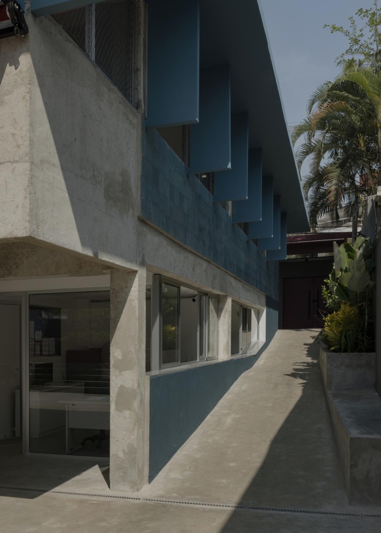 São Sabas College by Guido Otero Arquitetura. Photograph by Federico Cairoli.
