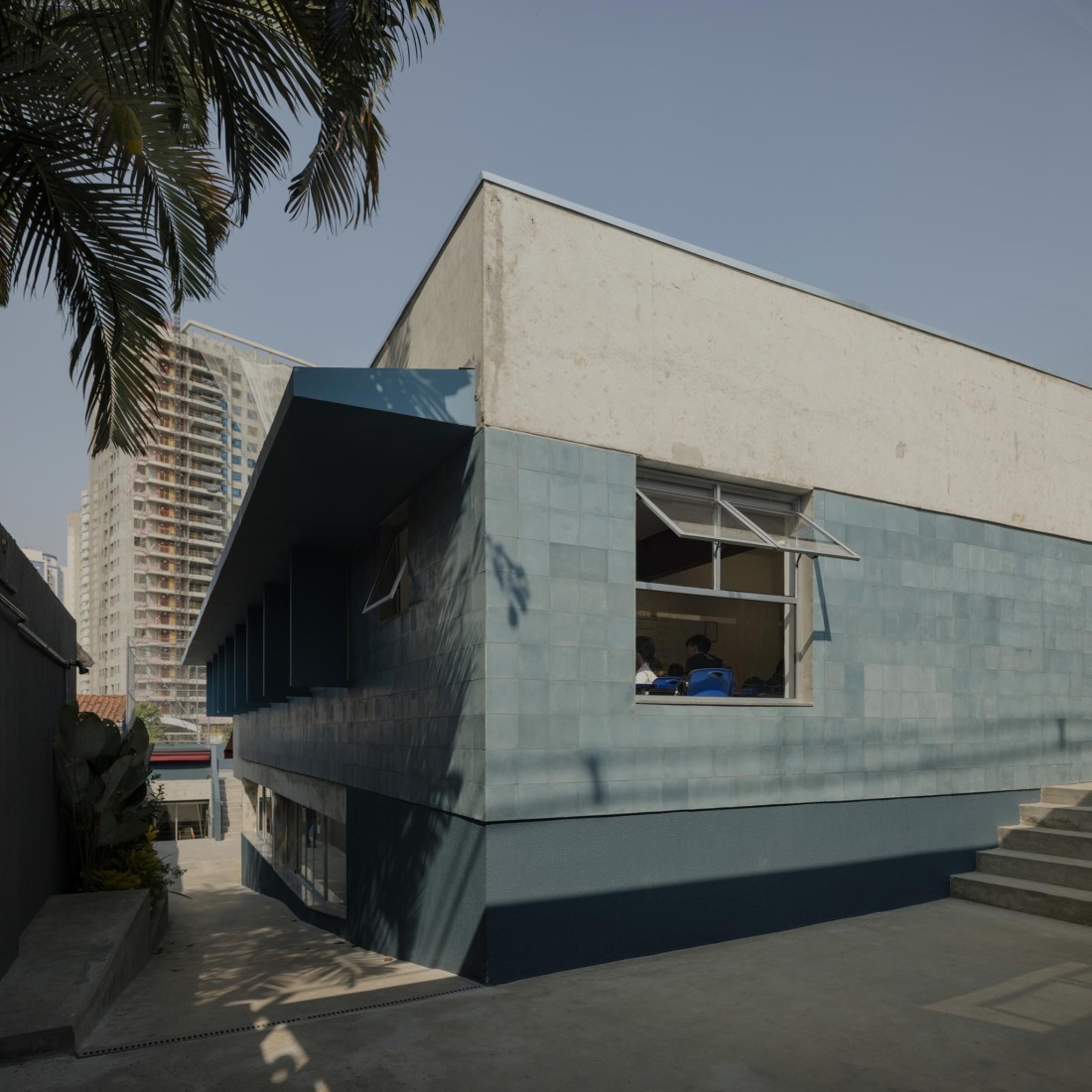 São Sabas College by Guido Otero Arquitetura. Photograph by Federico Cairoli.