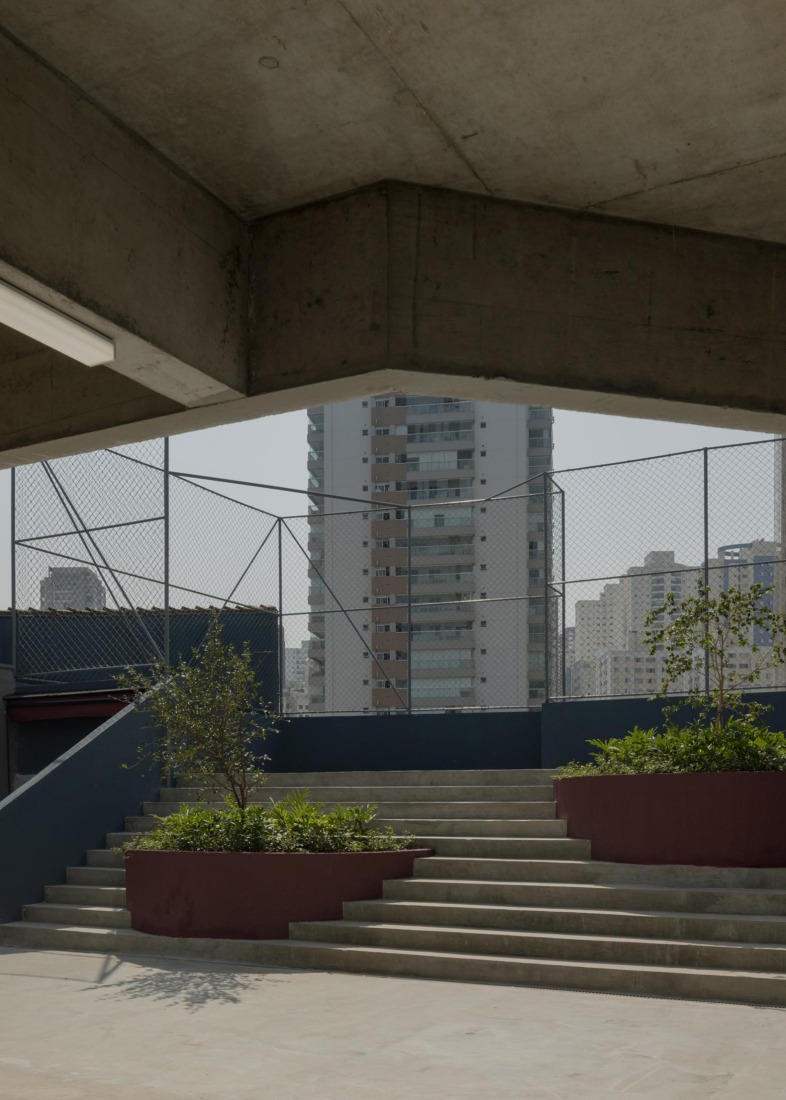 São Sabas College by Guido Otero Arquitetura. Photograph by Federico Cairoli.