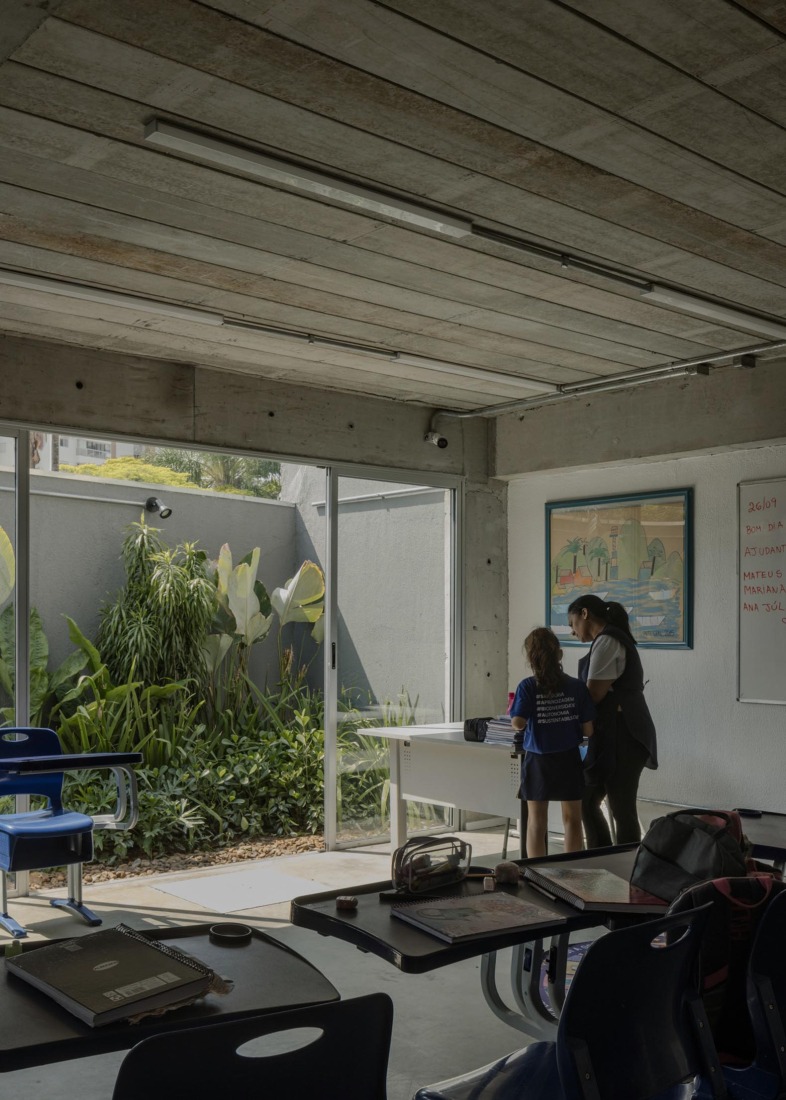 São Sabas College by Guido Otero Arquitetura. Photograph by Federico Cairoli.