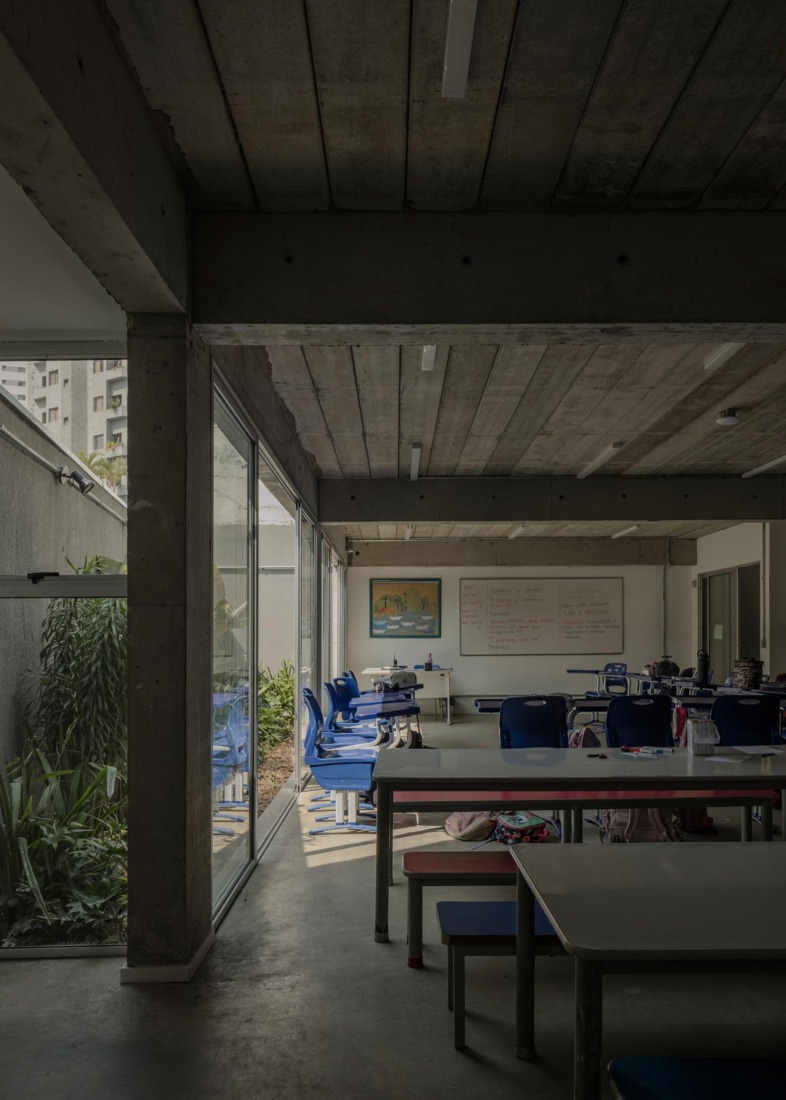 São Sabas College by Guido Otero Arquitetura. Photograph by Federico Cairoli.